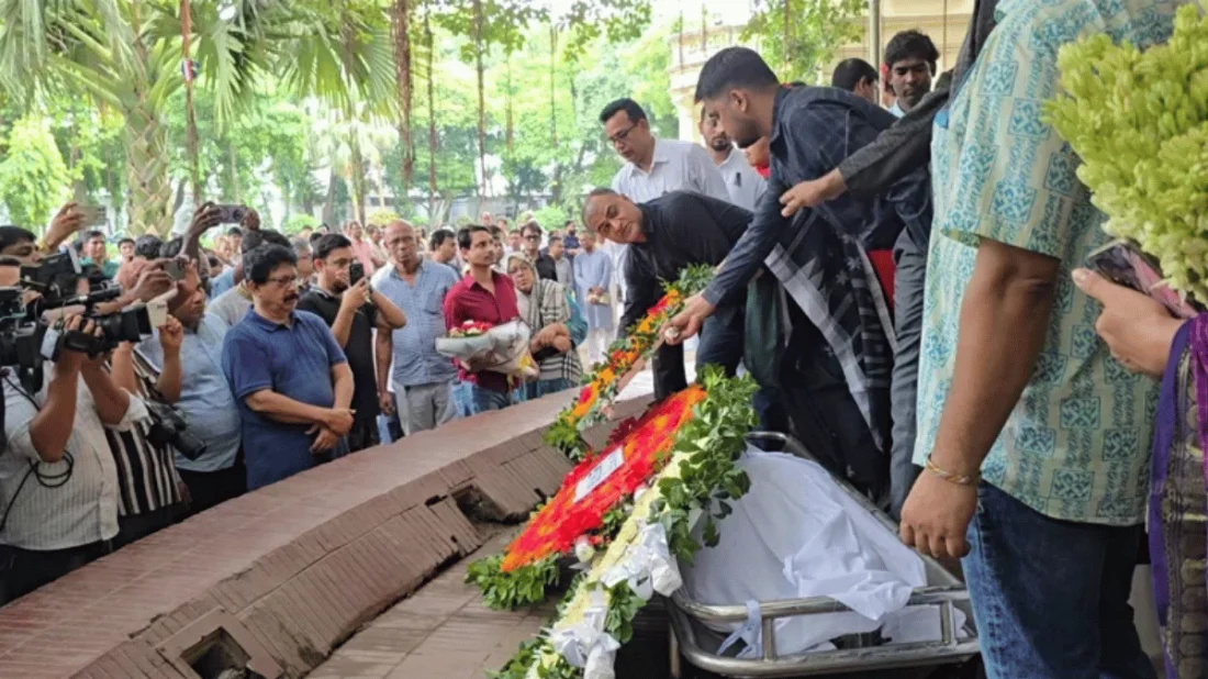 বাংলা একাডেমিতে অধ্যাপক আবুল কাশেম ফজলুল হককে শেষ শ্রদ্ধা